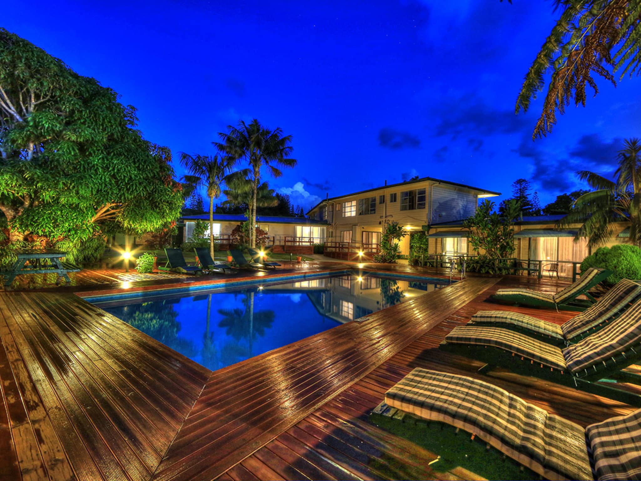 Paradise Resort Hotel Norfolk Island Pool Night