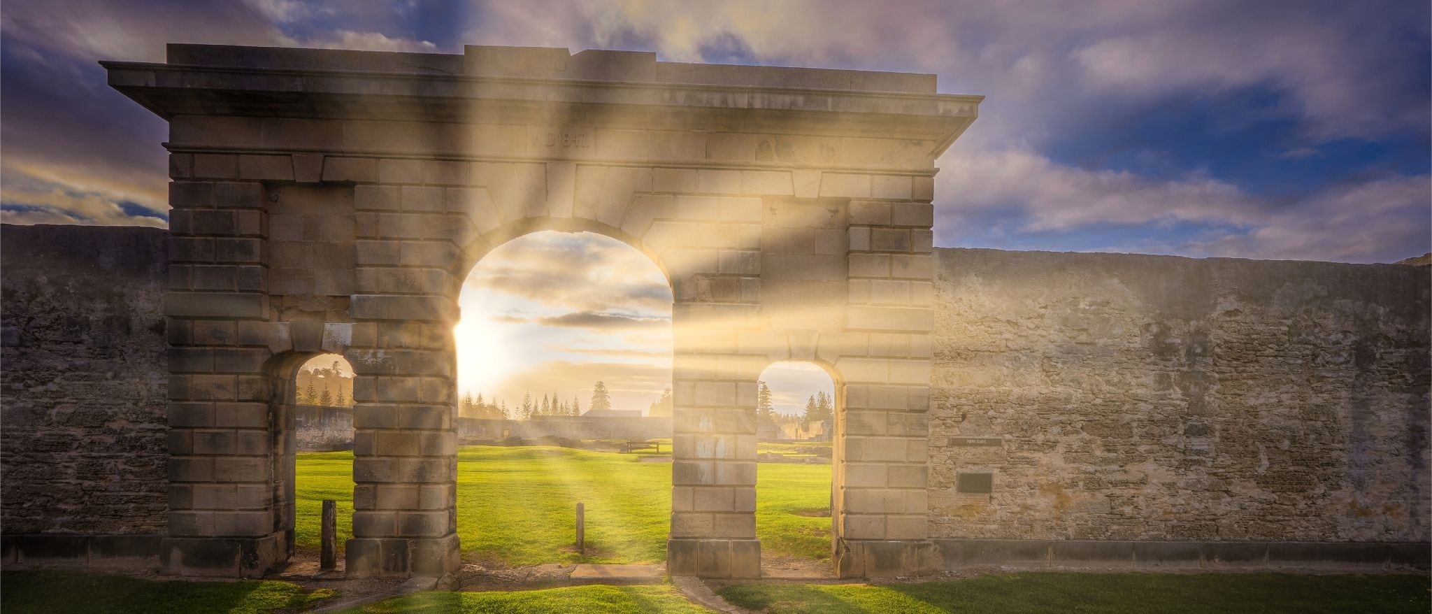 Sunstar Dawn Light At Kingston Cemetery 09 2019 NI 0SS3832 Panorama