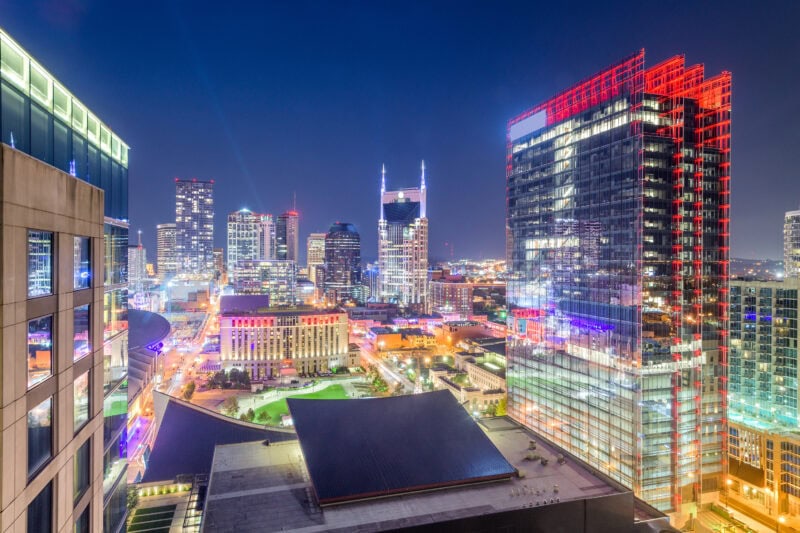Nashville,,Tennessee,,Usa,Downtown,City,Skyline,Rooftop,View,At,Dusk.