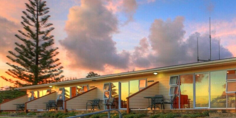 Islander Lodge Exterior